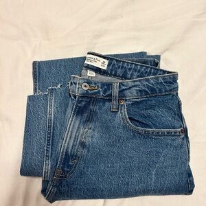 Abercrombie & Fitch Curve Love Relaxed Fit Denim